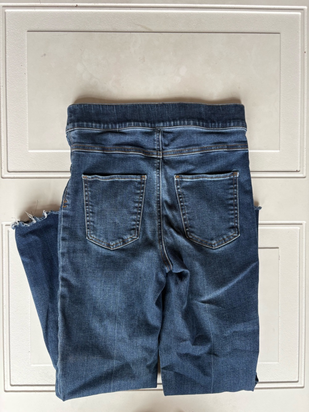 Spanx Cropped Flare Leg Raw Hem Pull On Jeans Size Small - Picture 7 of 7